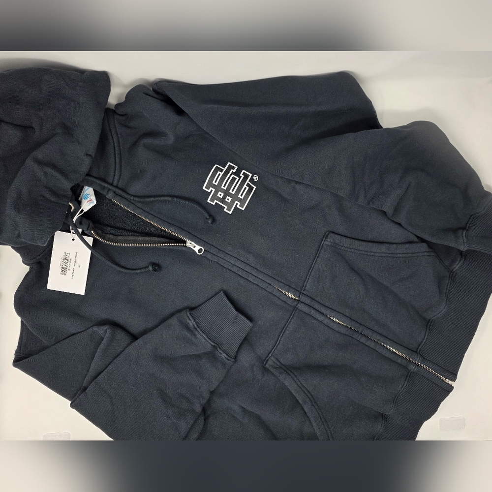 ❌️SOLD❌ Eric Emmanuel S  M Hoodie Black Regular Cropped SILVER Core Zip FW24